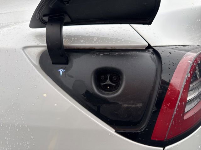 Used 2023 Tesla Model Y Long Range image 13