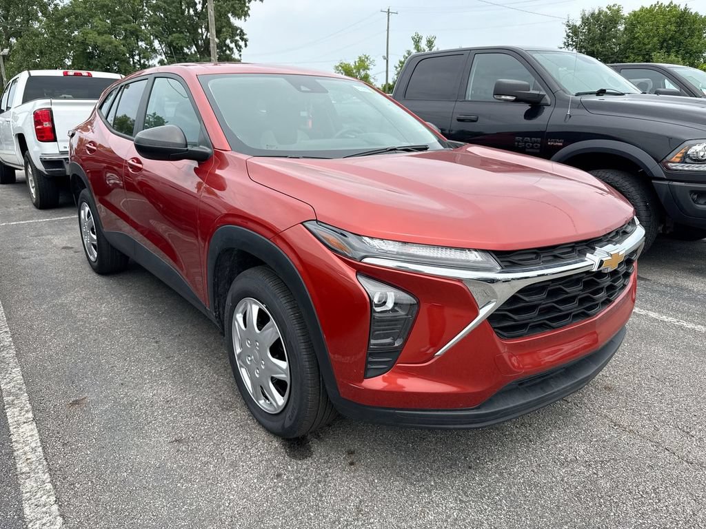 Used 2024 Chevrolet Trax LS FWD image 4