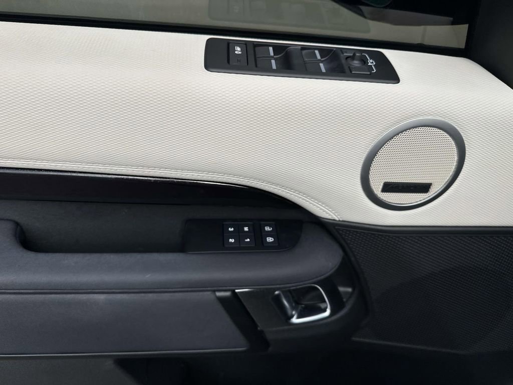 Used 2023 Land Rover Discovery S R-Dynamic image 24