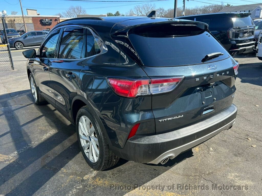 Used 2022 Ford Escape Titanium w/ Titanium Elite Package image 4