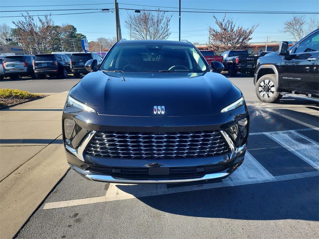 Certified 2025 Buick Envision Avenir image 3