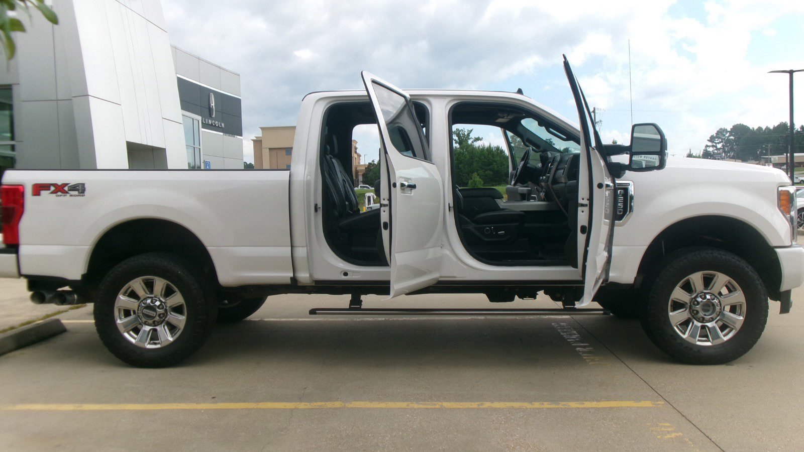 Used 2019 Ford F250 Platinum w/ Platinum Ultimate Package AWD/4WD image 16