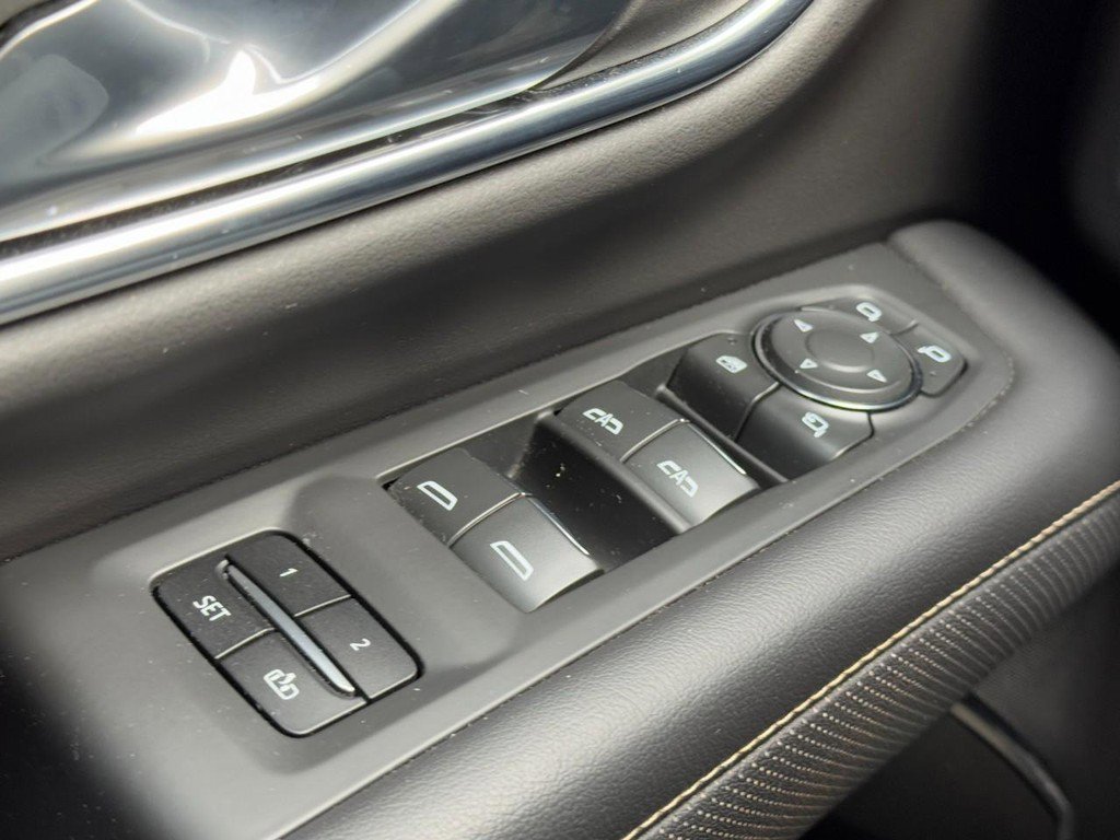 Used 2021 Chevrolet Suburban Premier w/ Premium Package image 26