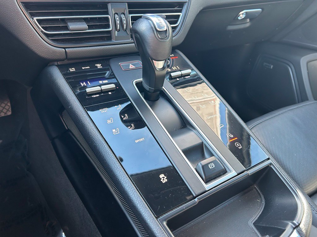 Used 2022 Porsche Macan AWD/4WD image 22