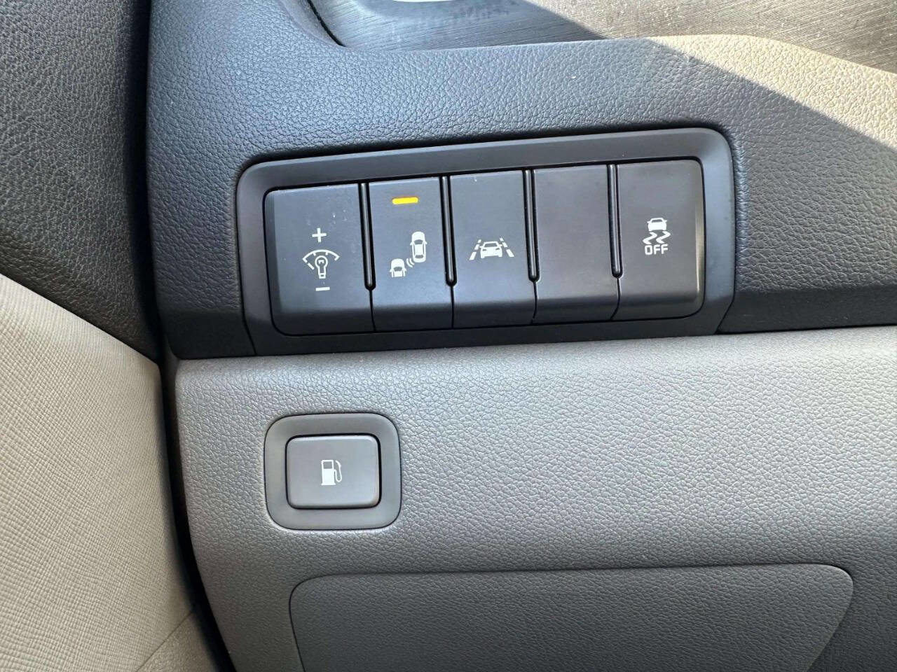 Used 2017 Kia Sedona LX w/ LX Essentials Premium Package image 26