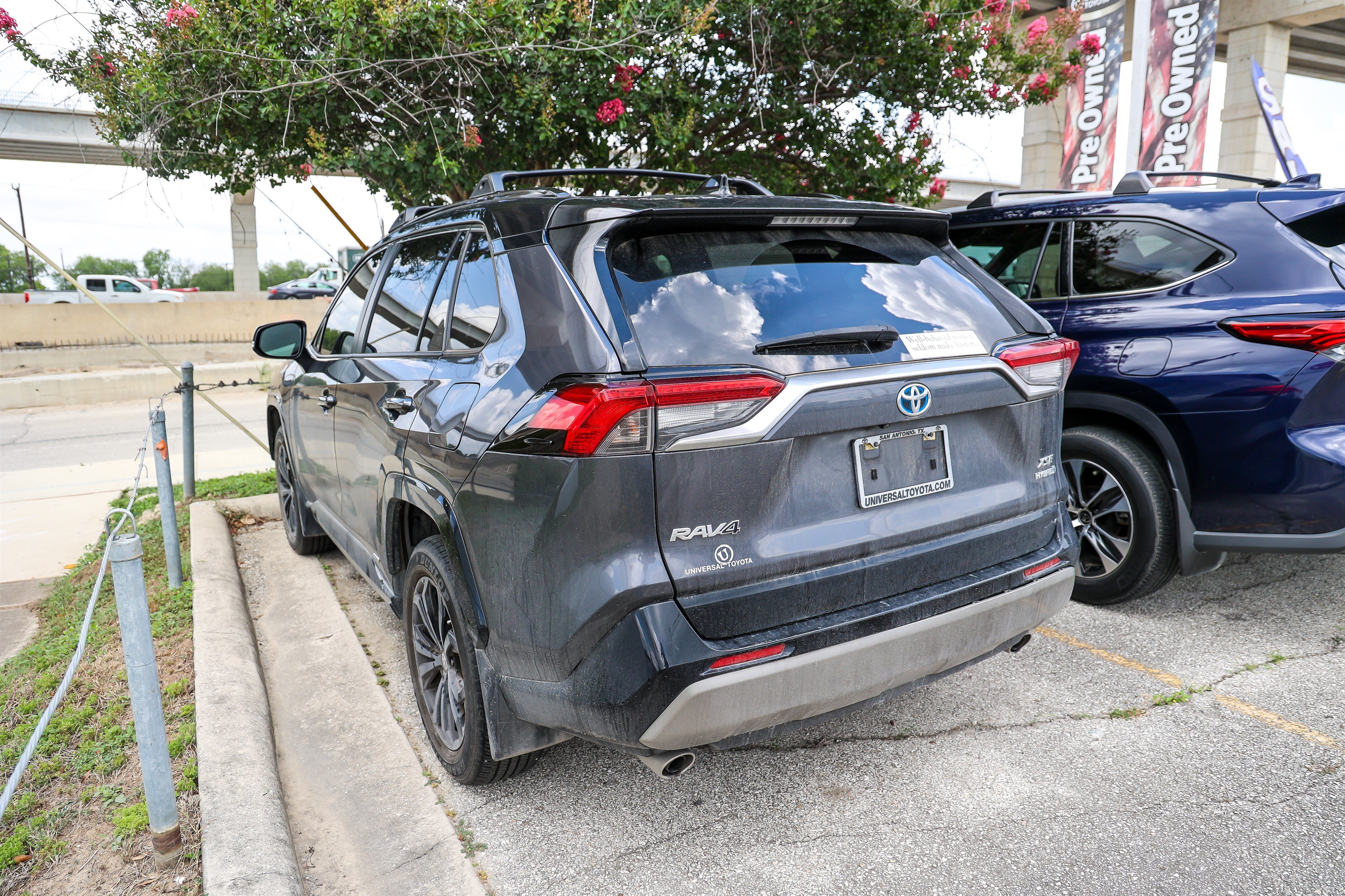 Used 2023 Toyota RAV4 XSE AWD/4WD image 9