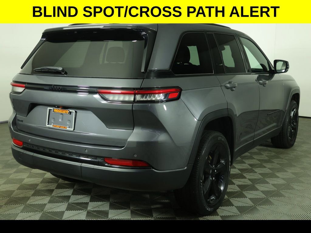 Used 2023 Jeep Grand Cherokee Altitude AWD/4WD image 11