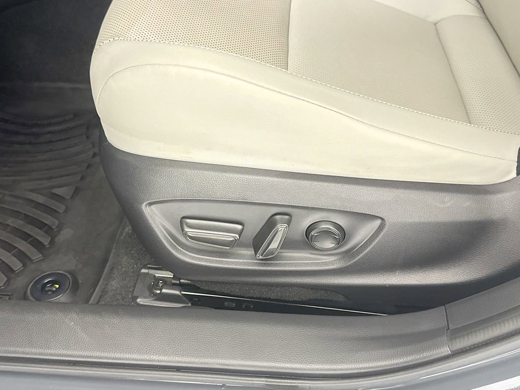 Used 2023 Toyota Prius XLE image 20