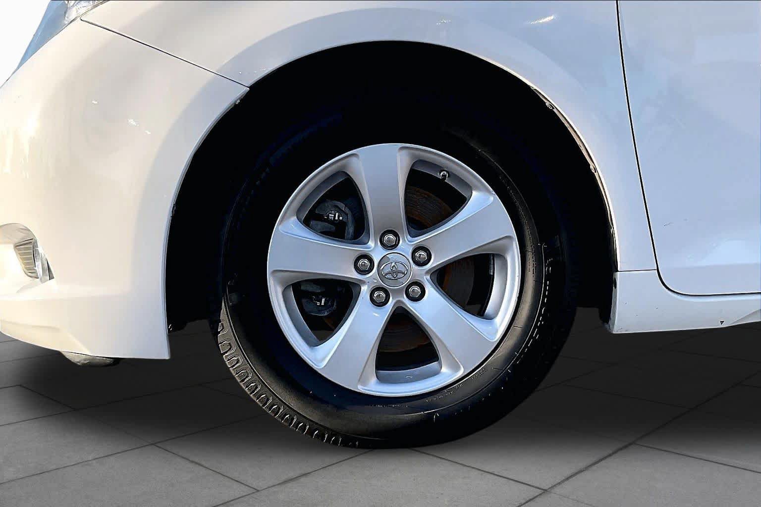 Used 2015 Toyota Sienna LE FWD image 10