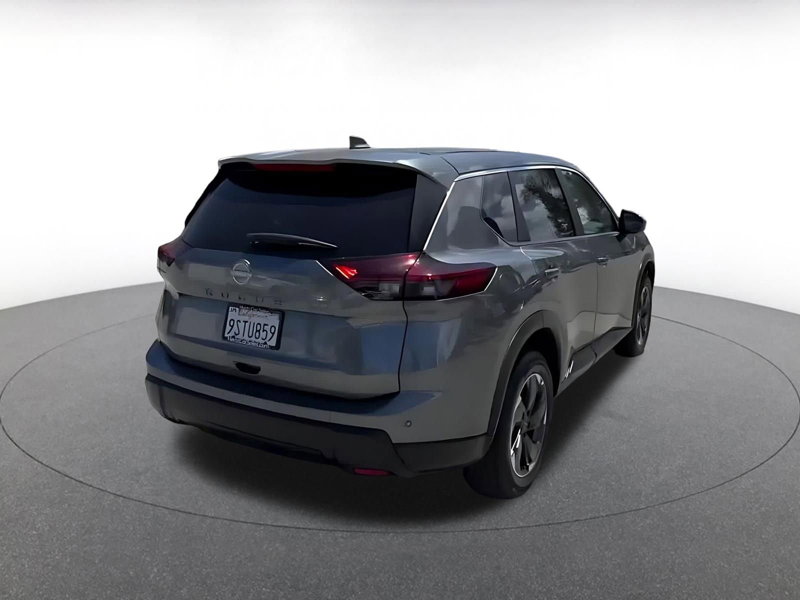 Used 2025 Nissan Rogue SV FWD image 14