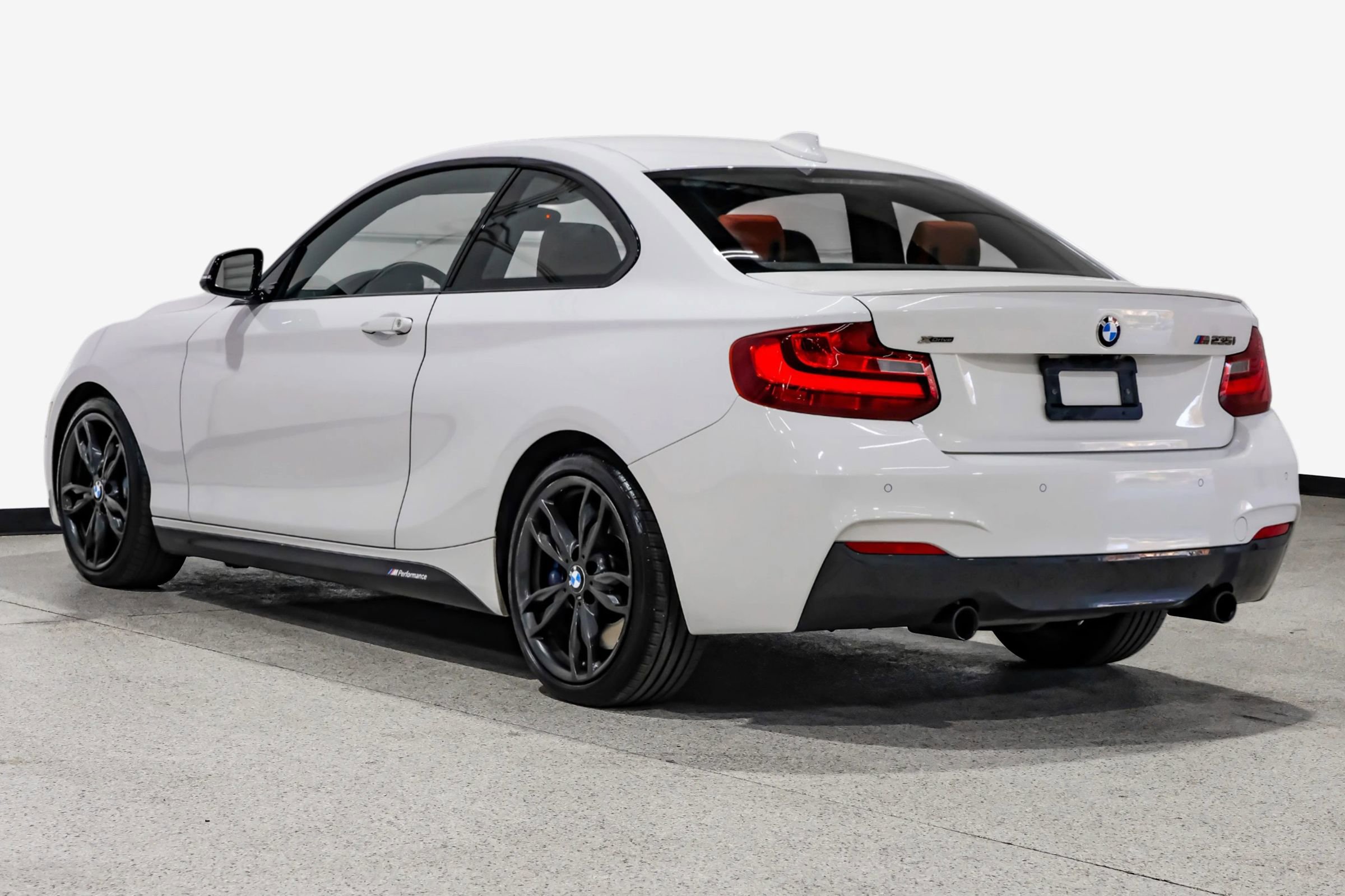 Used 2016 BMW M235i xDrive Coupe image 8
