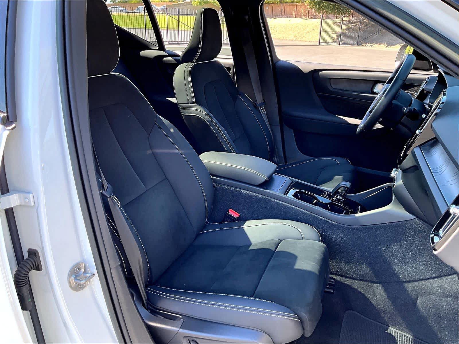 Used 2023 Volvo XC40 Recharge Ultimate AWD/4WD image 3