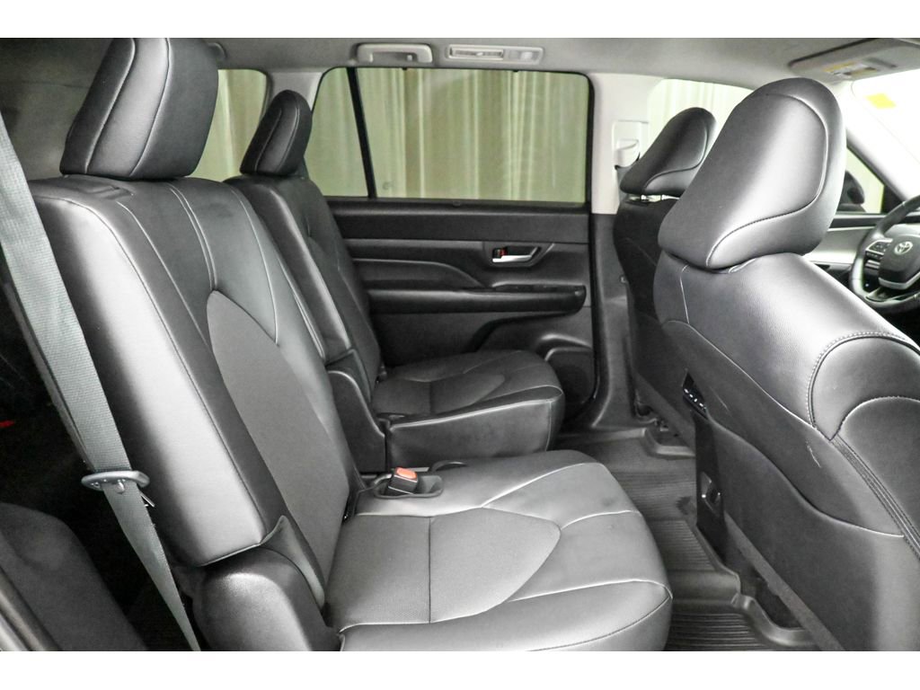 Used 2024 Toyota Grand Highlander XLE image 17