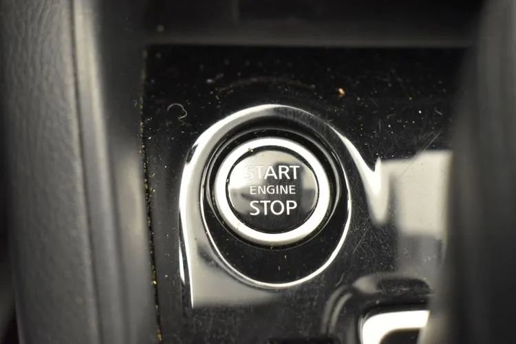 Used 2025 Nissan Versa SV FWD image 27