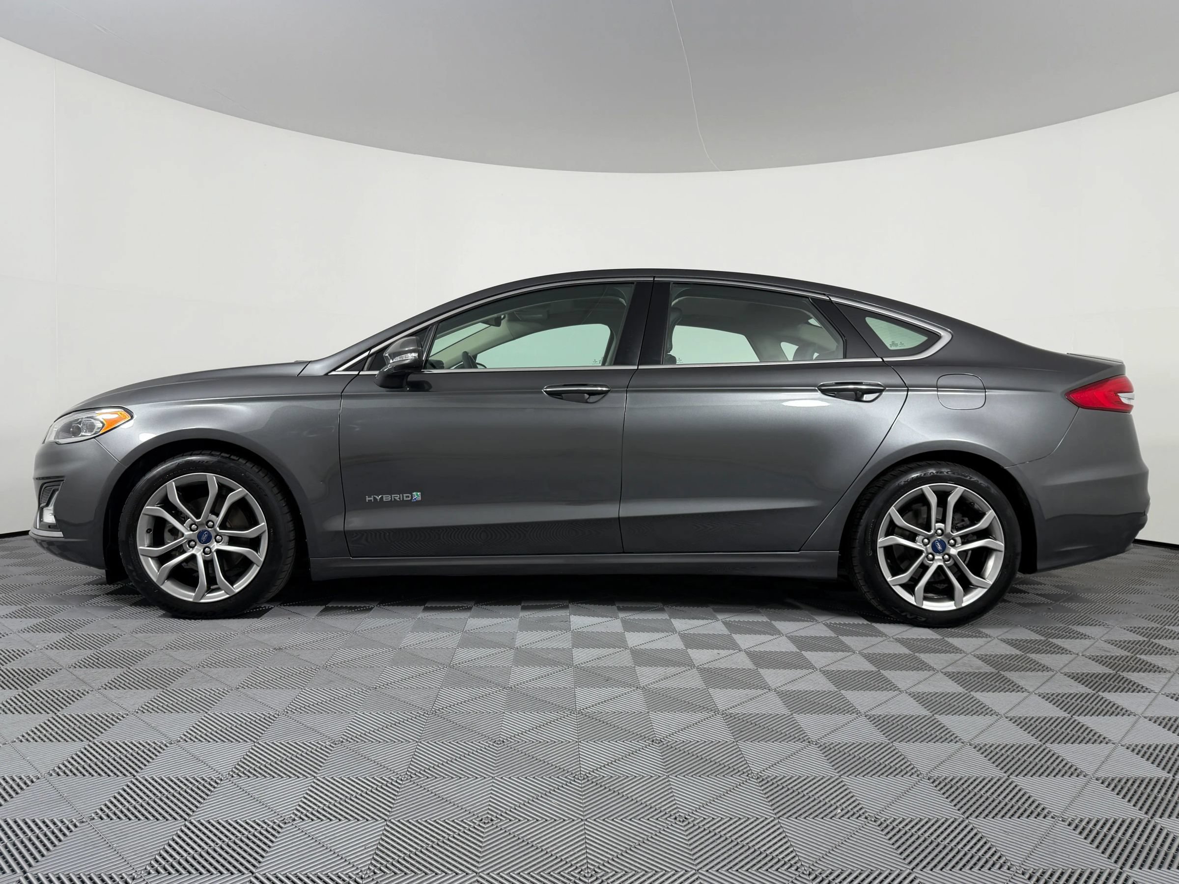 Used 2019 Ford Fusion Titanium FWD image 13