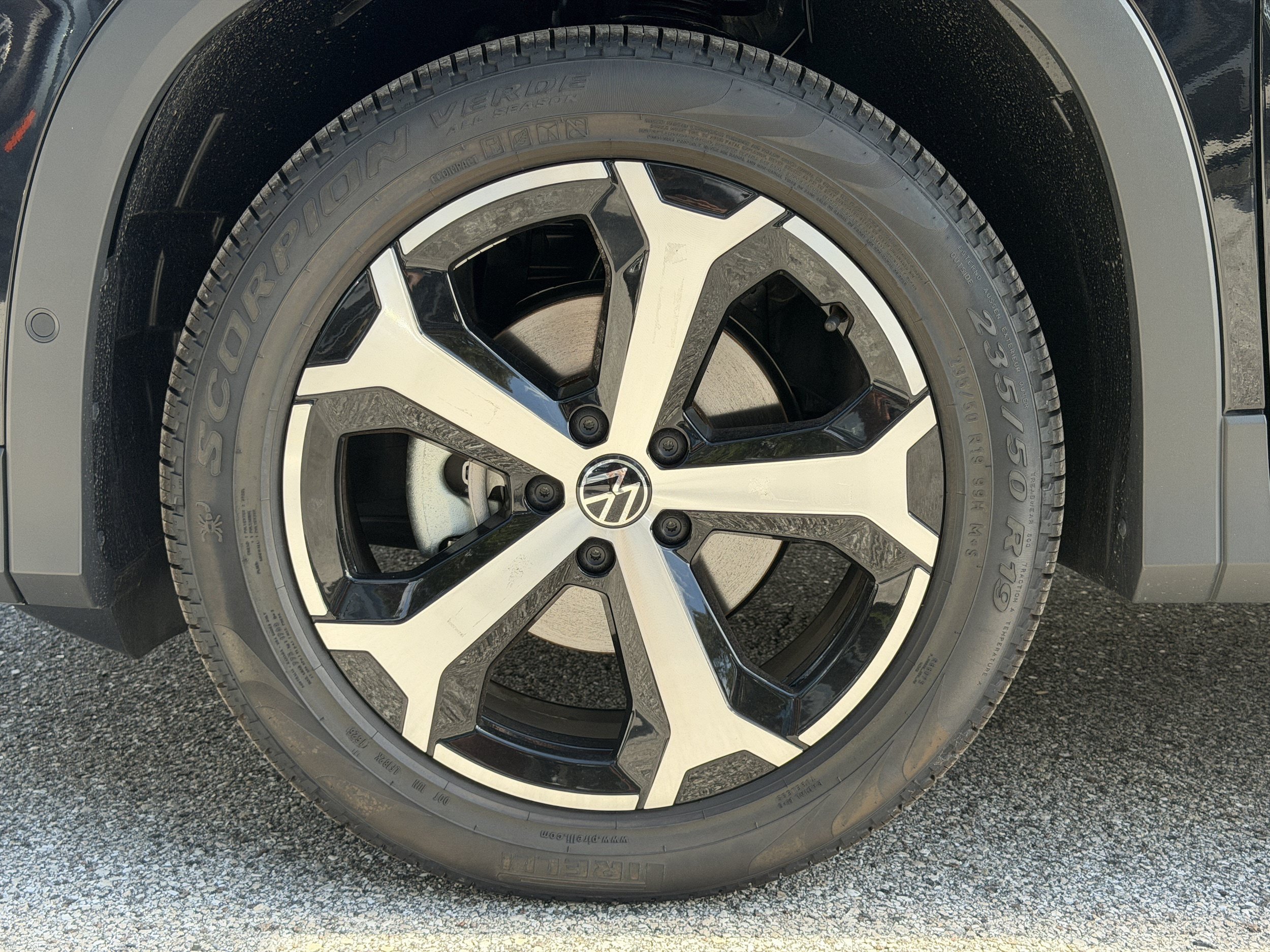 New 2026 Volkswagen Tiguan SE FWD image 35