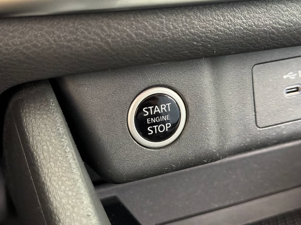 Used 2023 Nissan Rogue SV FWD image 6