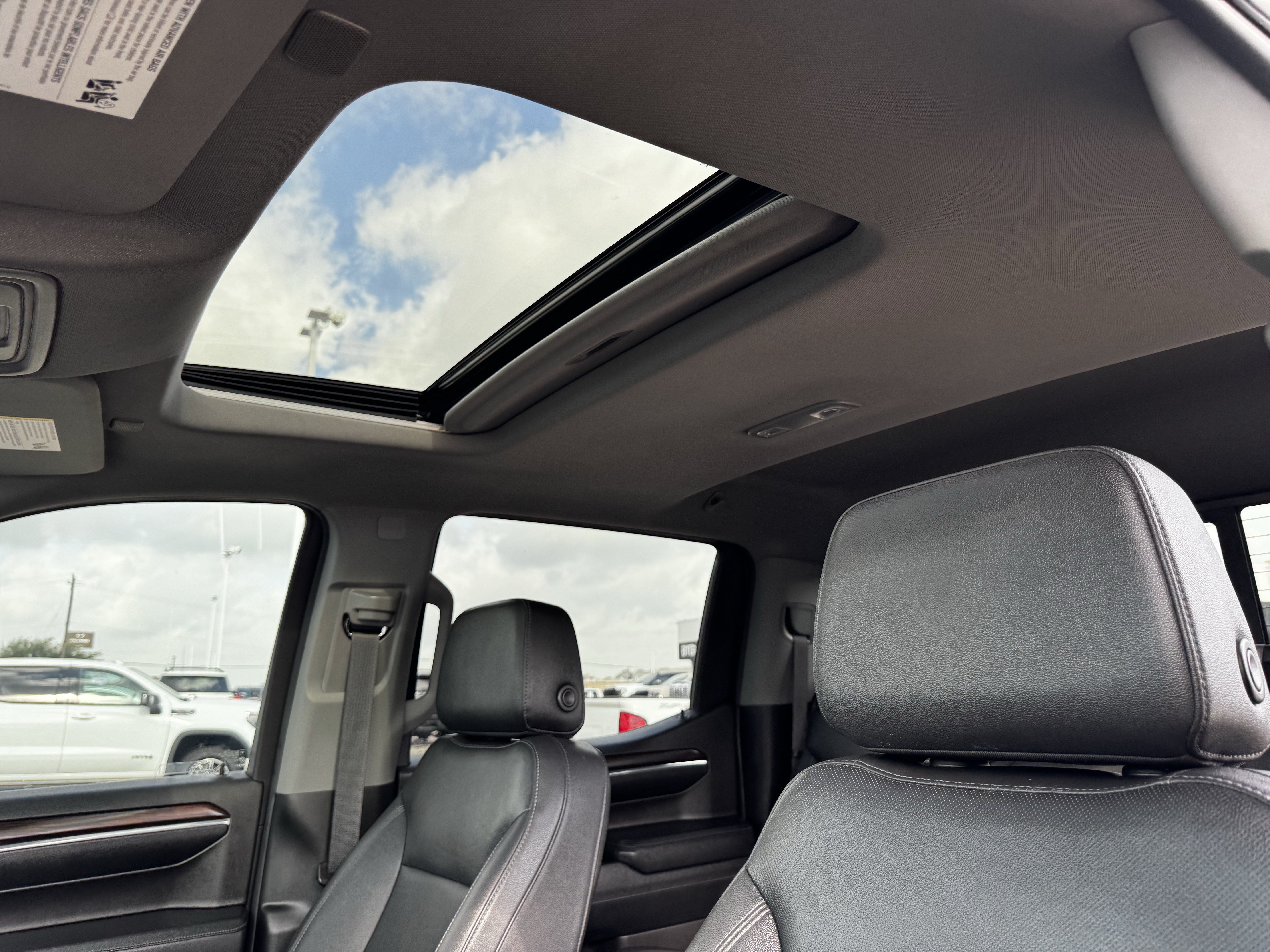 Used 2023 GMC Sierra 1500 SLT AWD/4WD image 19