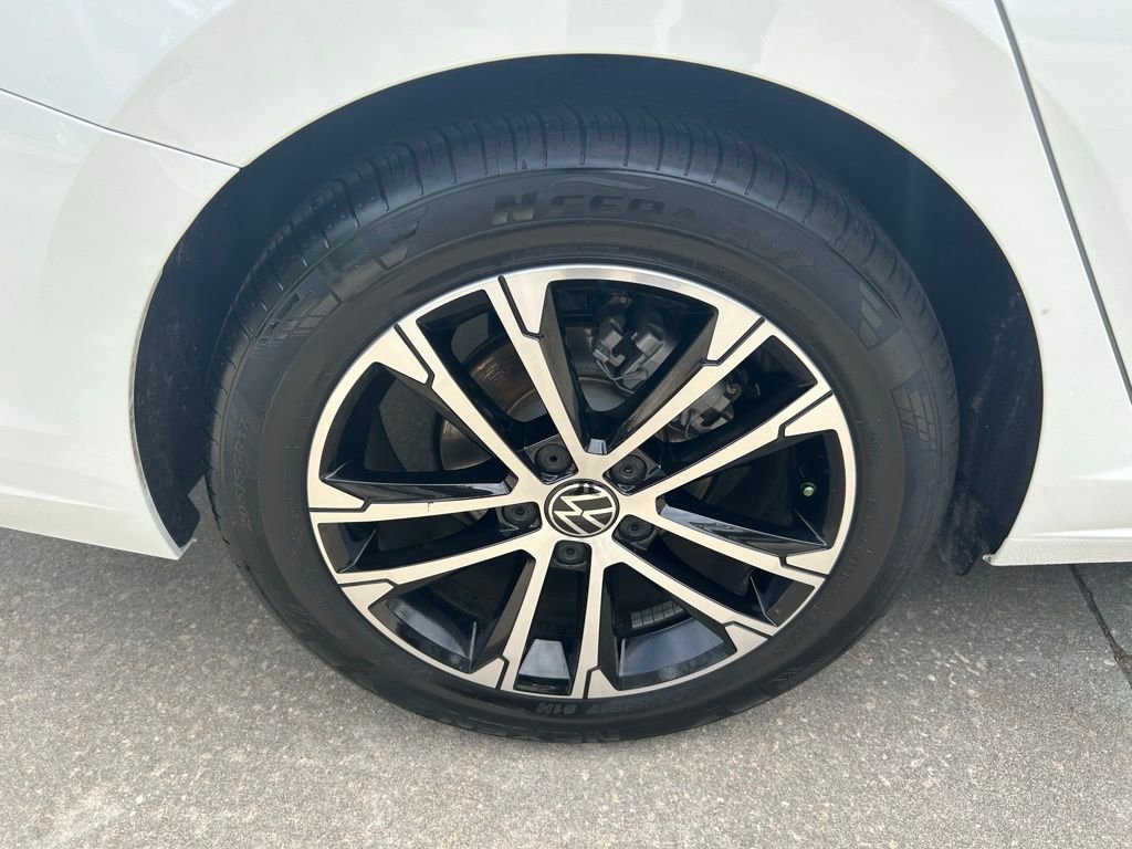 Used 2025 Volkswagen Jetta Sport image 24