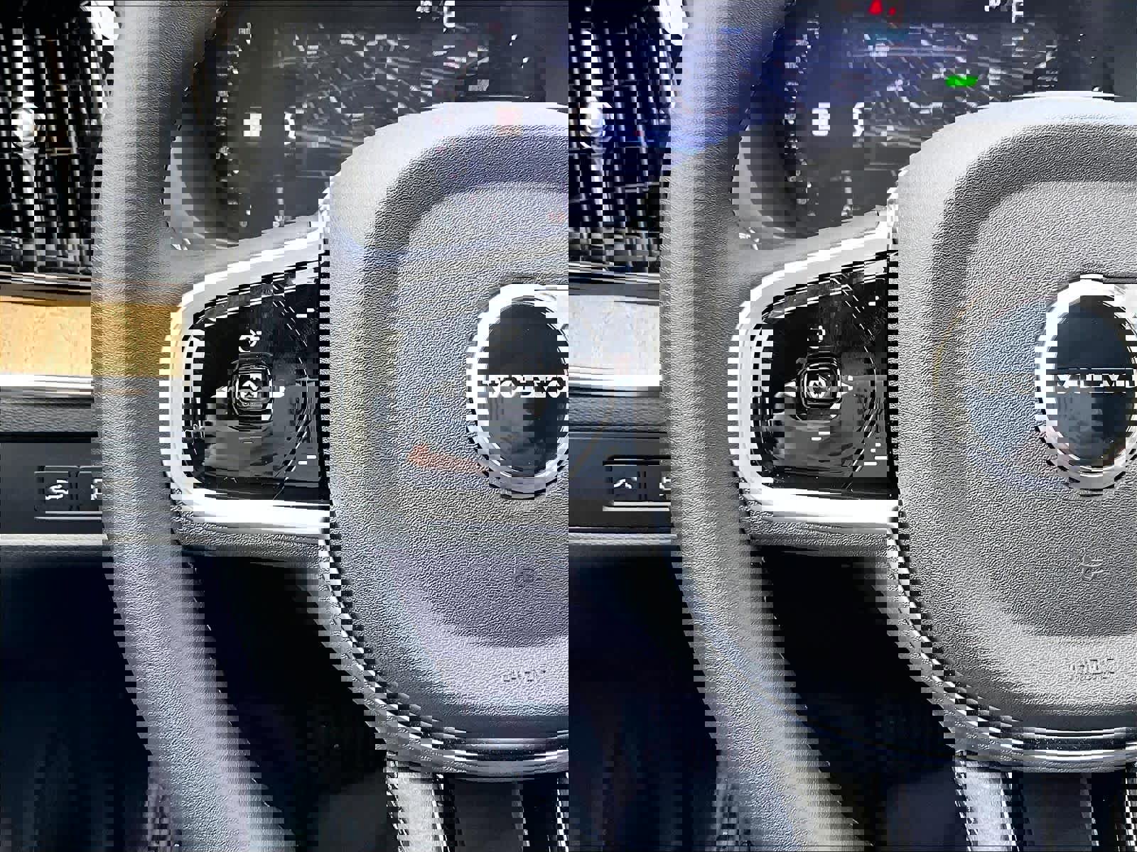 Used 2026 Volvo XC60 T8 Plus w/ Protection Package Premier image 20