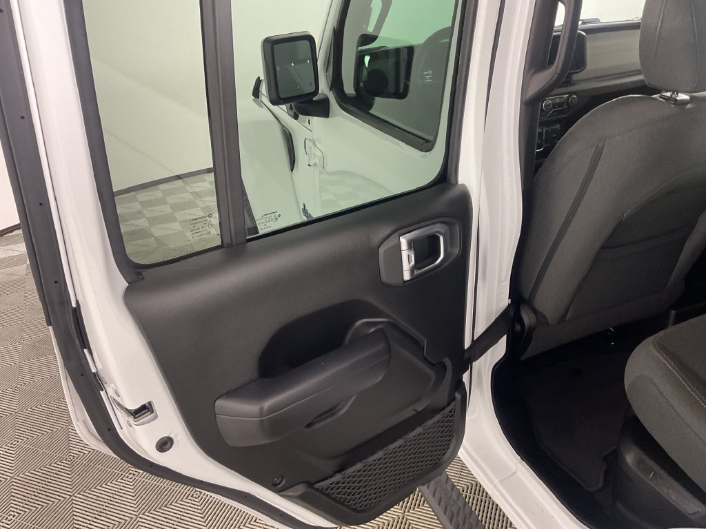 Used 2024 Jeep Wrangler Unlimited w/ Convenience Group AWD/4WD image 15