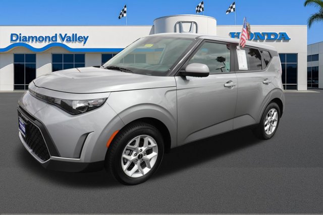 Used 2025 Kia Soul LX w/ LX Technology Package FWD image 3