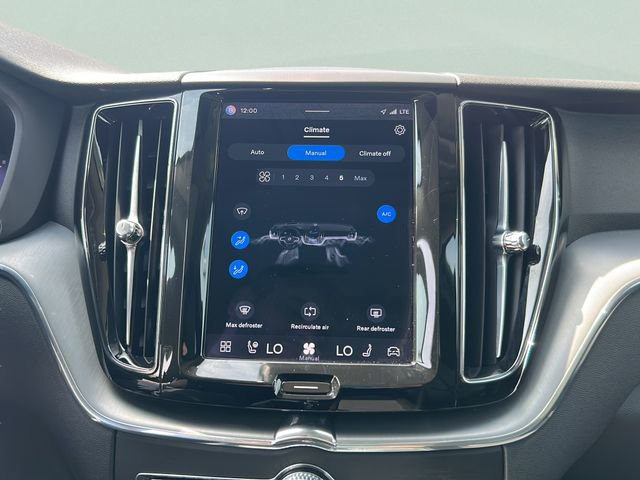 Used 2023 Volvo XC60 B5 Core image 14