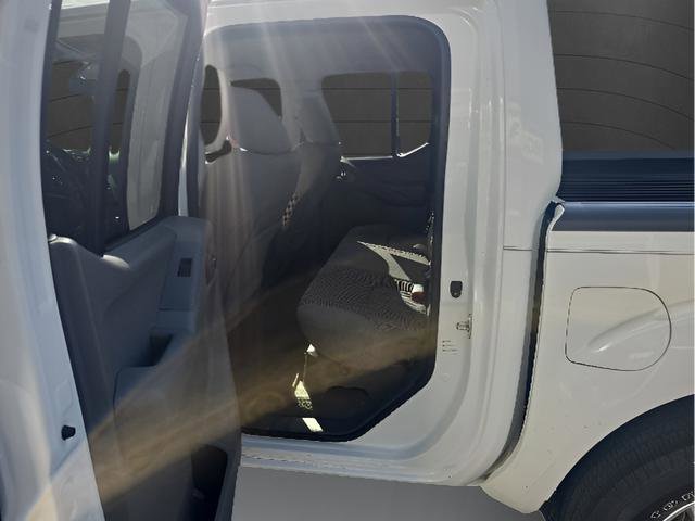Used 2018 Nissan Frontier SV AWD/4WD image 10