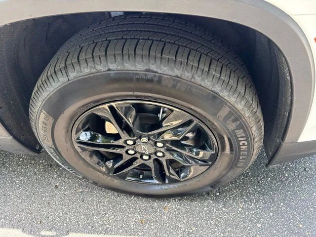 Used 2022 Chevrolet Traverse LS w/ Midnight/Sport Edition FWD image 5