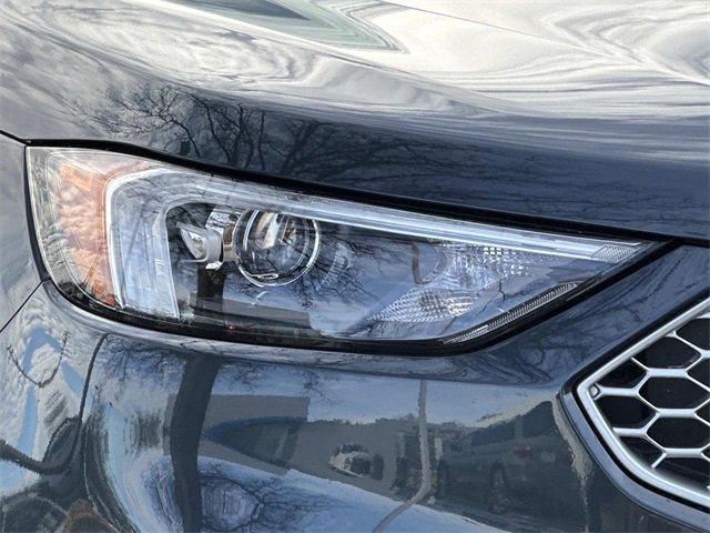 Used 2024 Ford Edge SEL w/ Convenience Package image 5