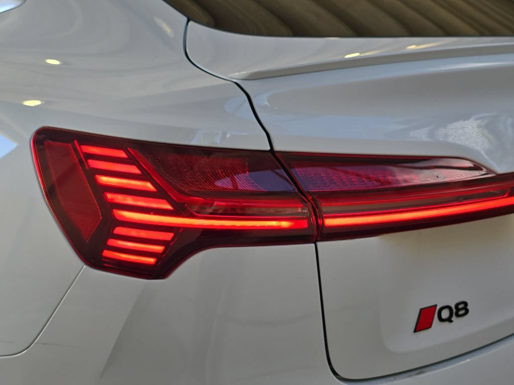 Certified 2024 Audi Q8 e-tron Premium Plus w/ Premium Plus Package AWD/4WD image 37