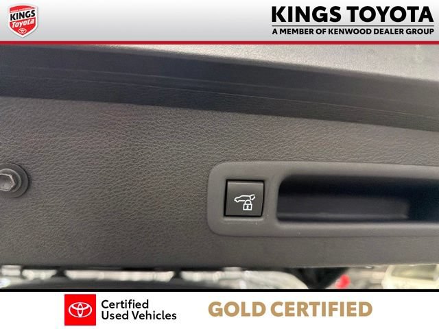 Used 2025 Toyota Sienna XSE AWD/4WD image 15