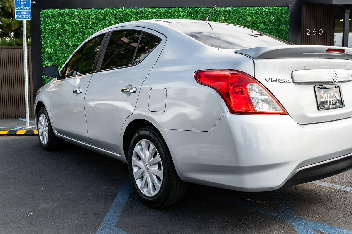 Used 2018 Nissan Versa SV FWD image 9