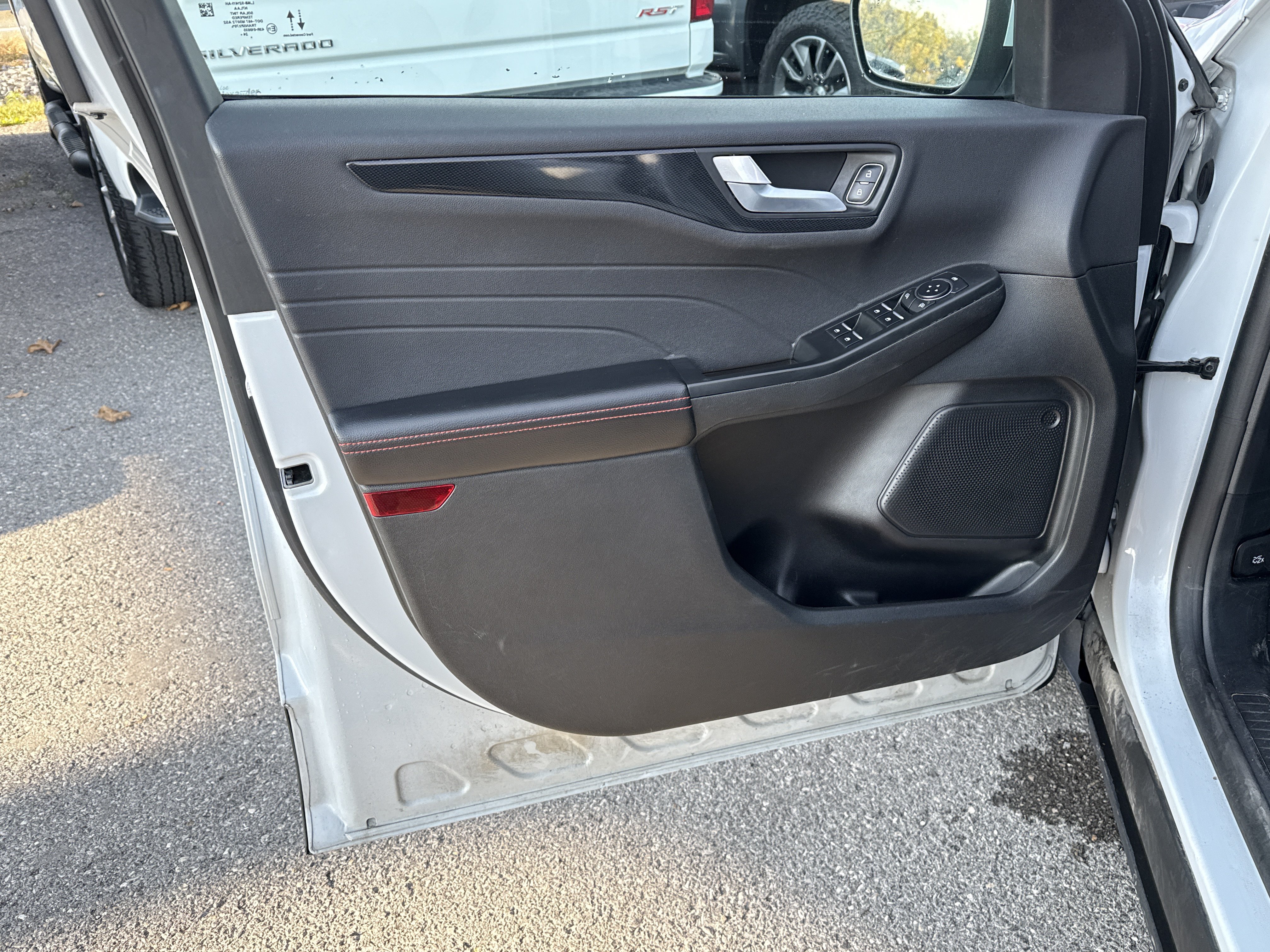 Used 2025 Ford Escape ST-Line Select AWD/4WD image 15