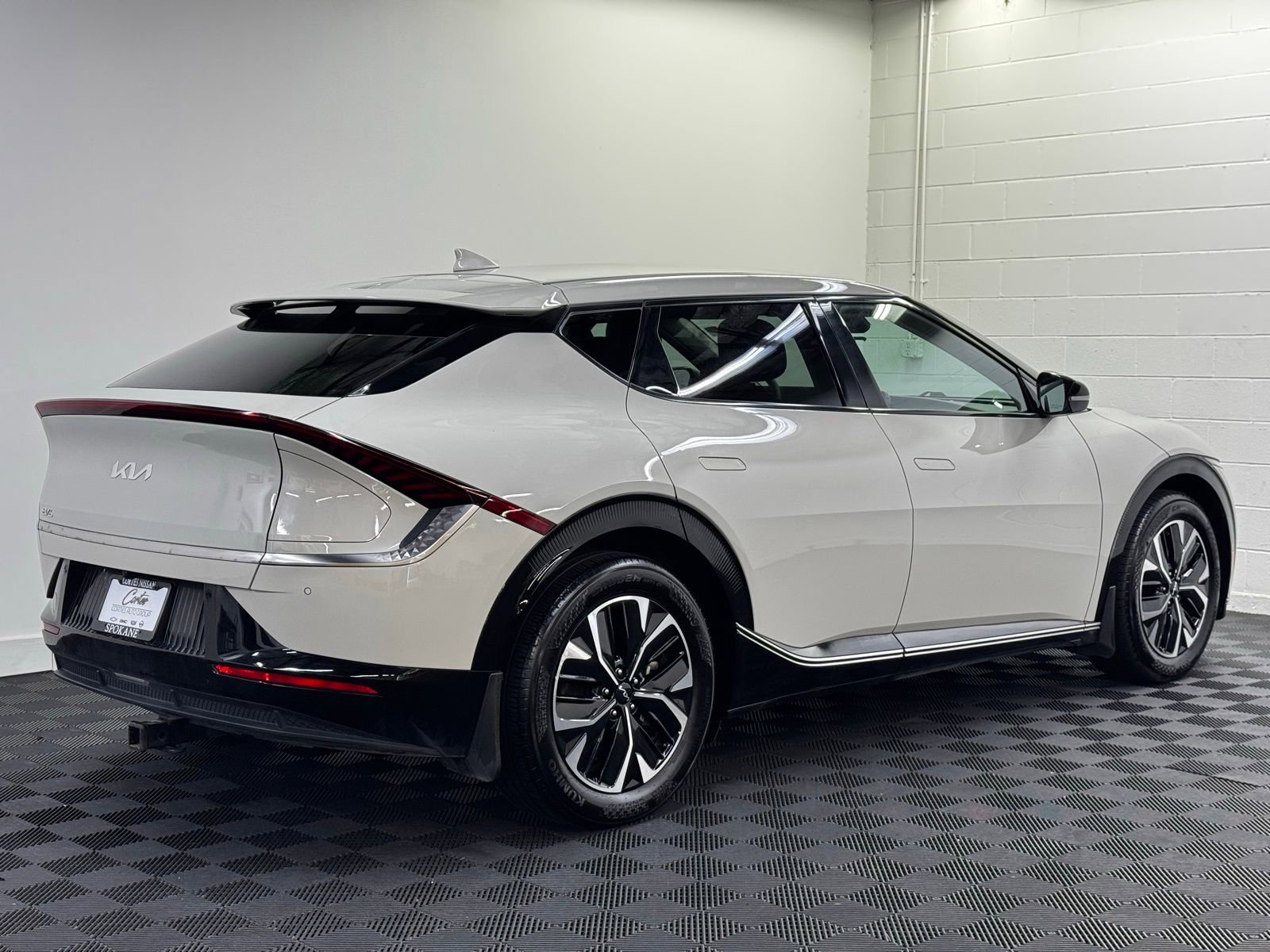 Used 2022 Kia EV6 Wind image 2