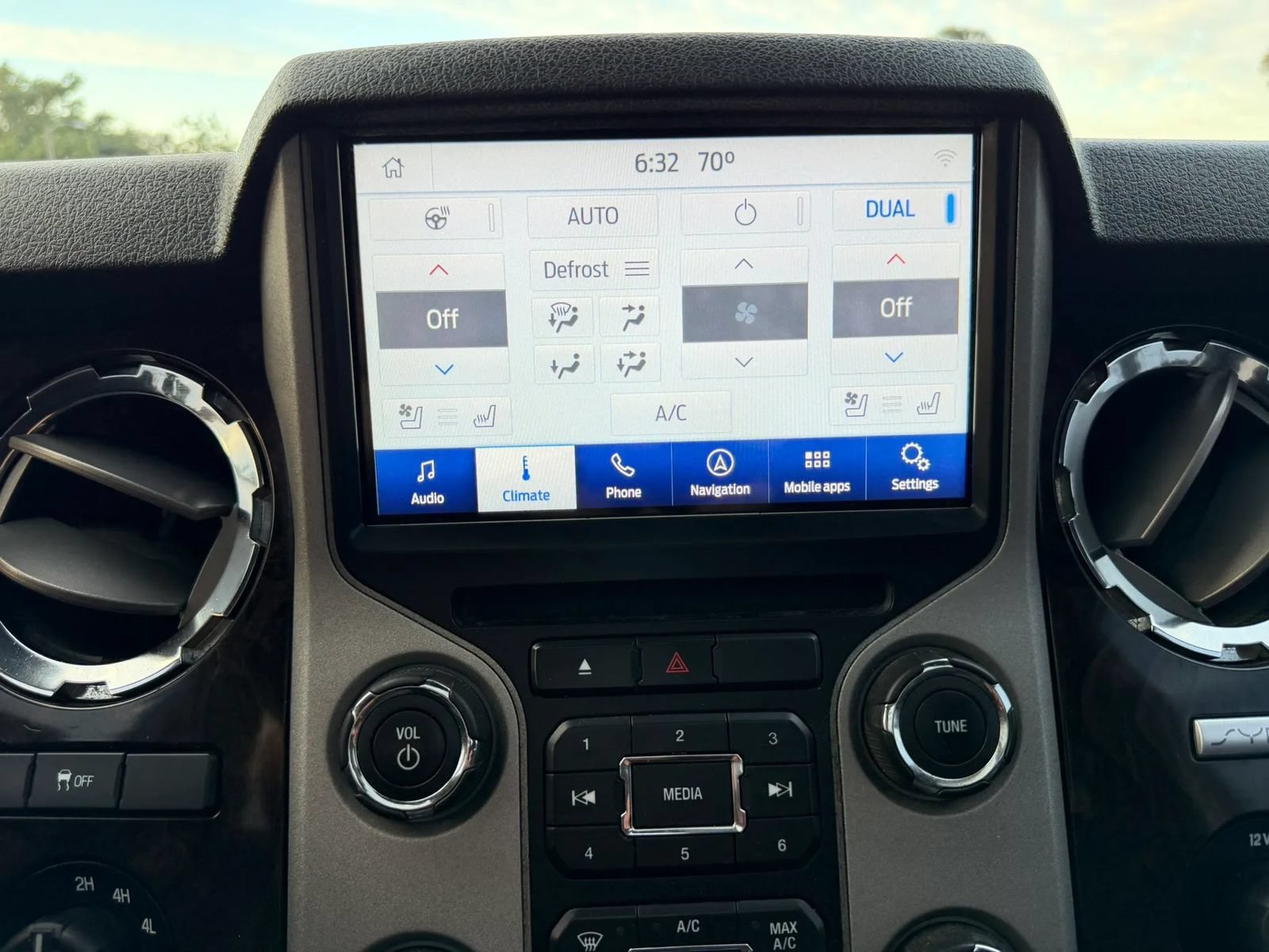 Used 2014 Ford F350 Lariat w/ Lariat Ultimate Package AWD/4WD image 72
