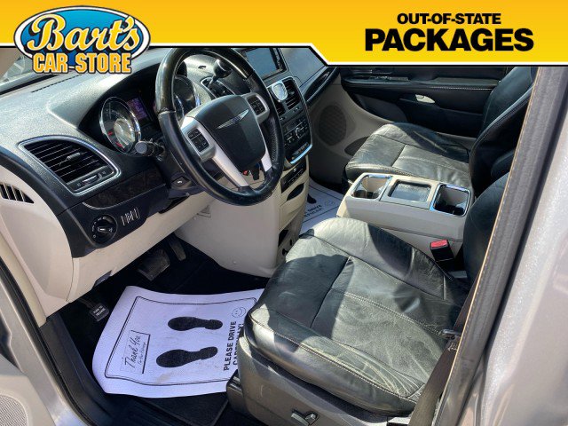 Used 2015 Chrysler Town & Country Limited Platinum FWD image 25