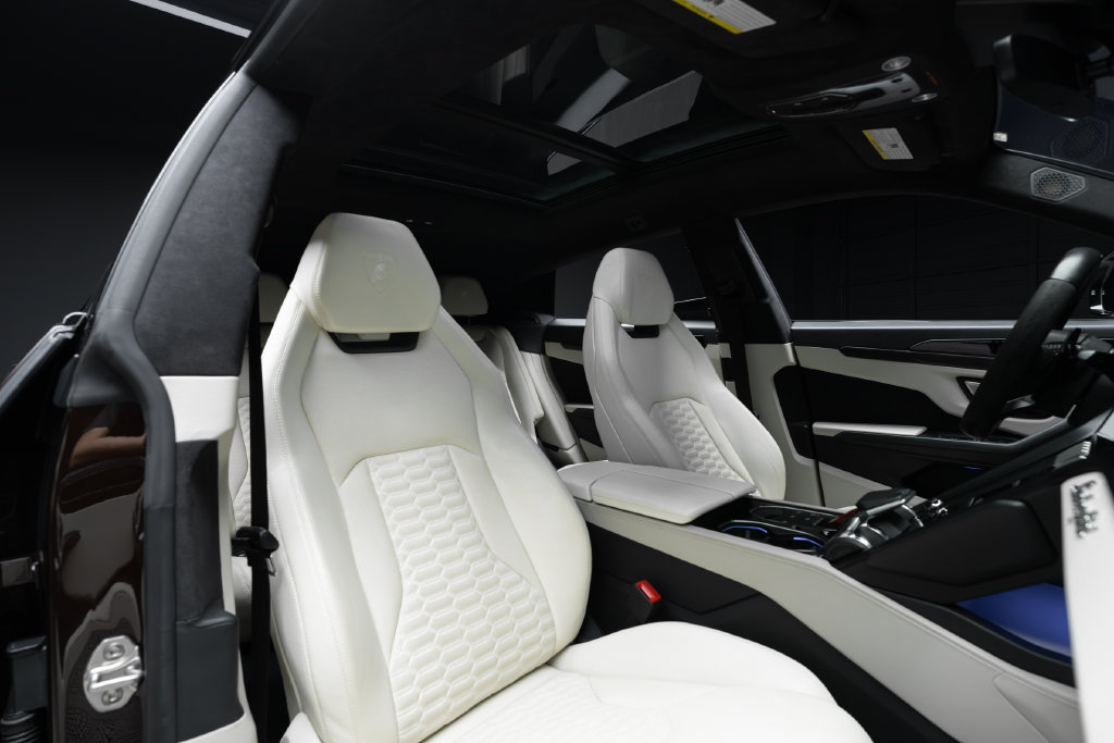 Used 2022 Lamborghini Urus AWD/4WD image 37