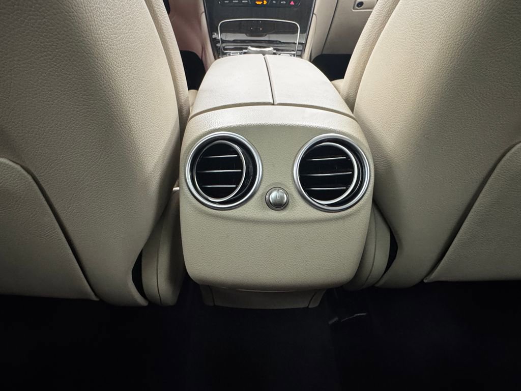 Used 2018 Mercedes-Benz GLC 300 4MATIC image 30