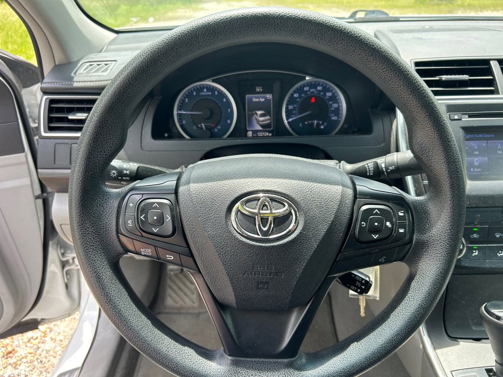 Used 2017 Toyota Camry LE FWD image 9