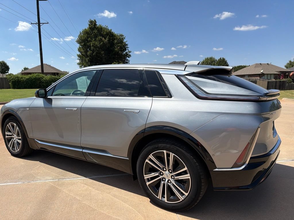 Certified 2024 Cadillac Lyriq Luxury RWD image 3
