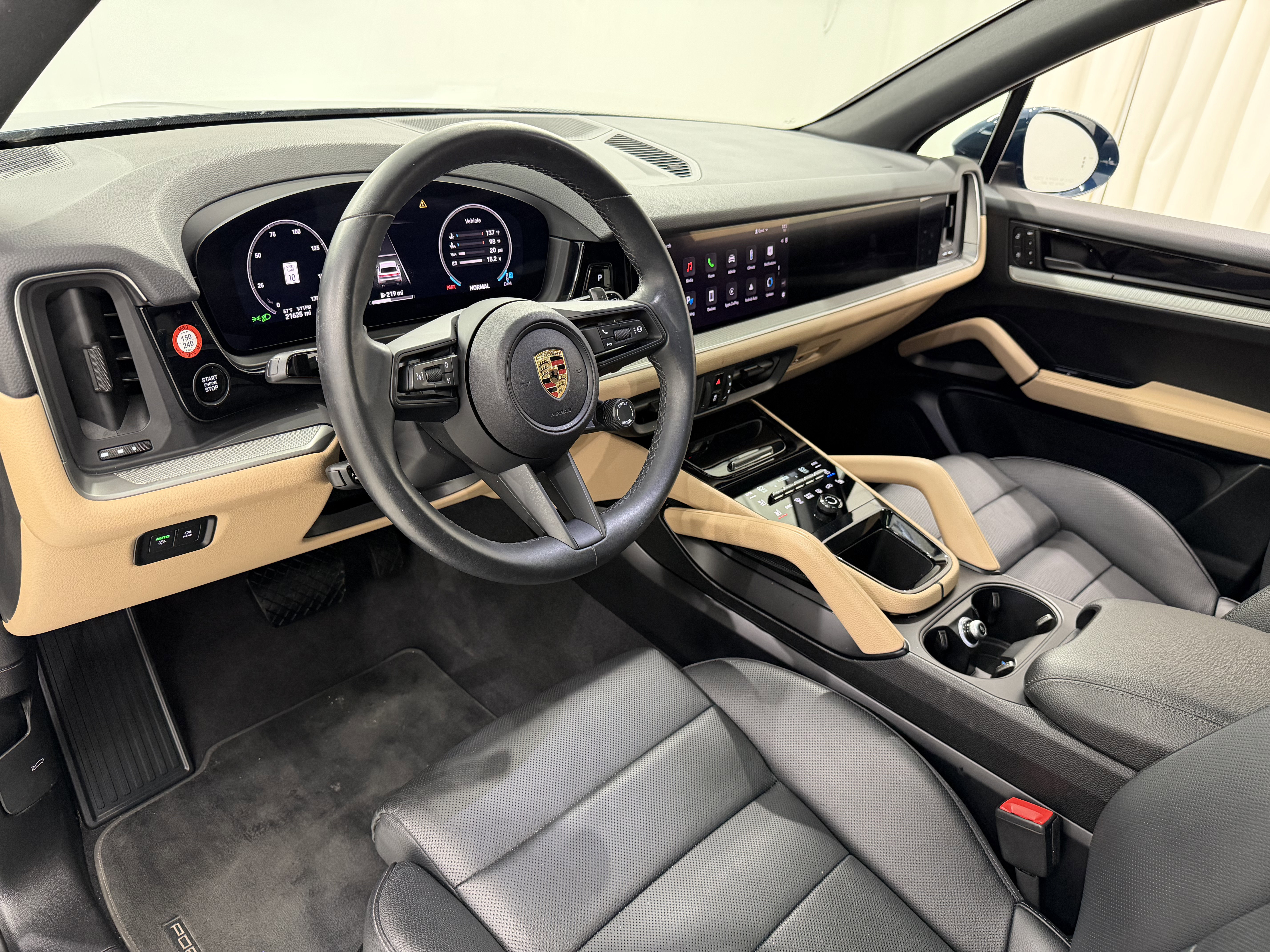 Certified 2024 Porsche Cayenne w/ Premium Package Plus (PFM) image 26