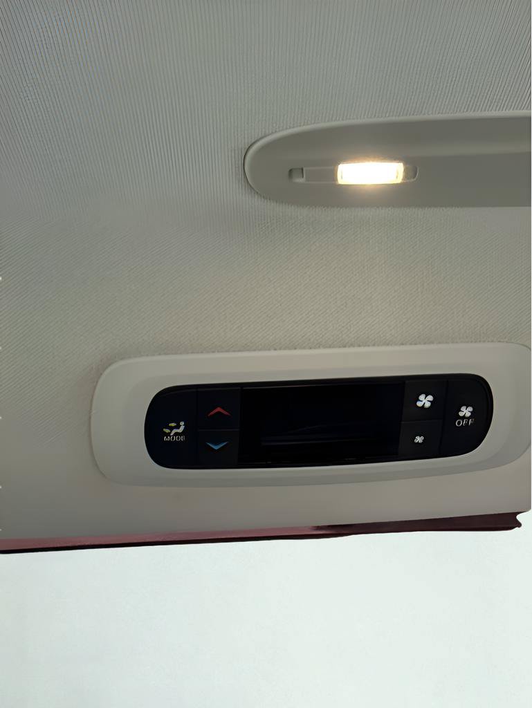 Used 2020 Chrysler Voyager Lxi FWD image 10