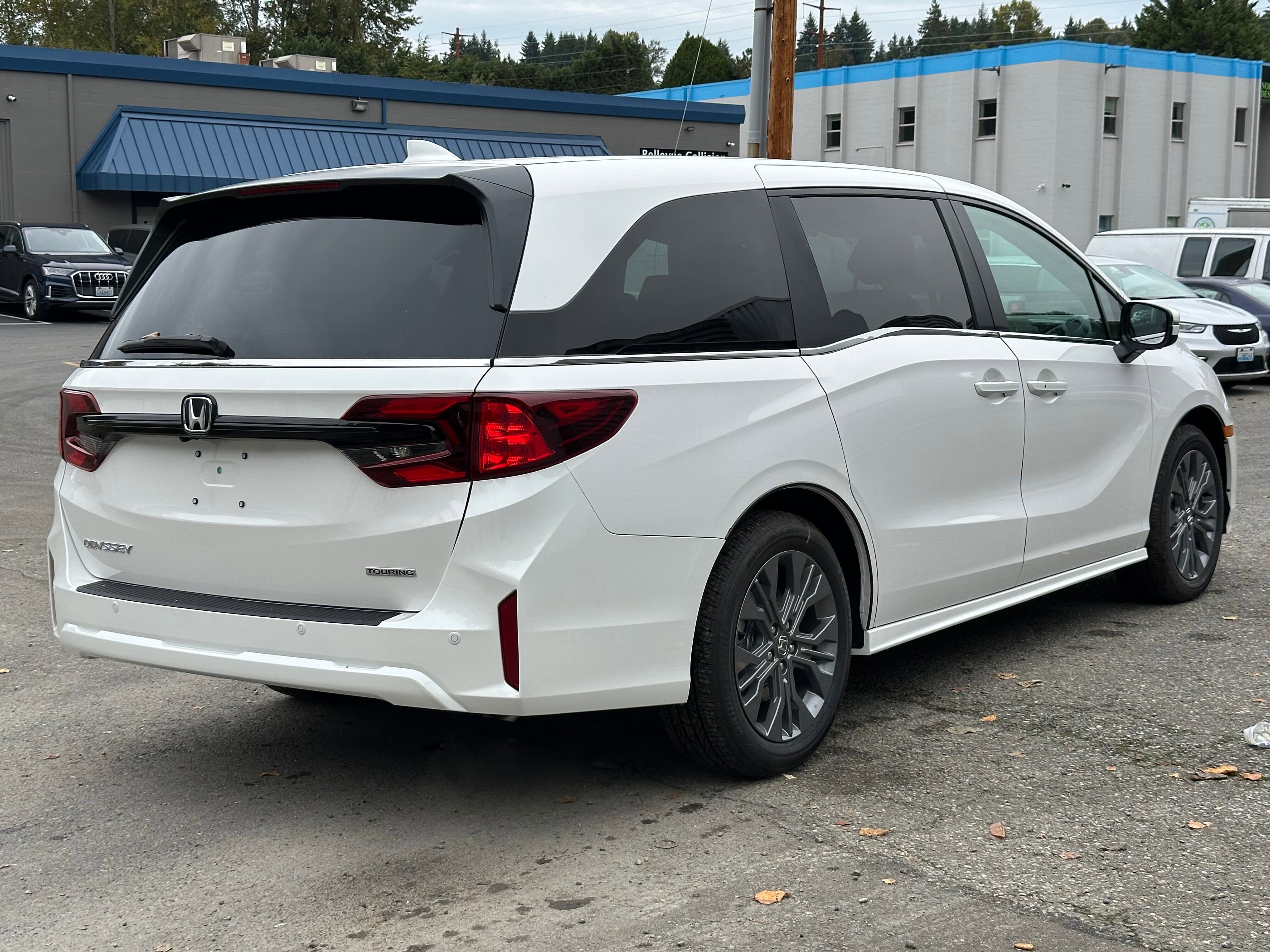 New 2026 Honda Odyssey Touring image 7
