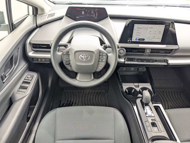 Used 2025 Toyota Prius LE FWD image 15