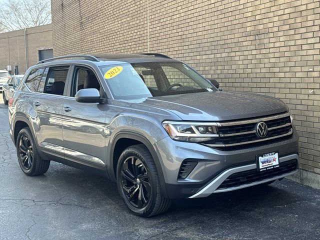 Used 2023 Volkswagen Atlas SE w/ Panoramic Sunroof Package image 3