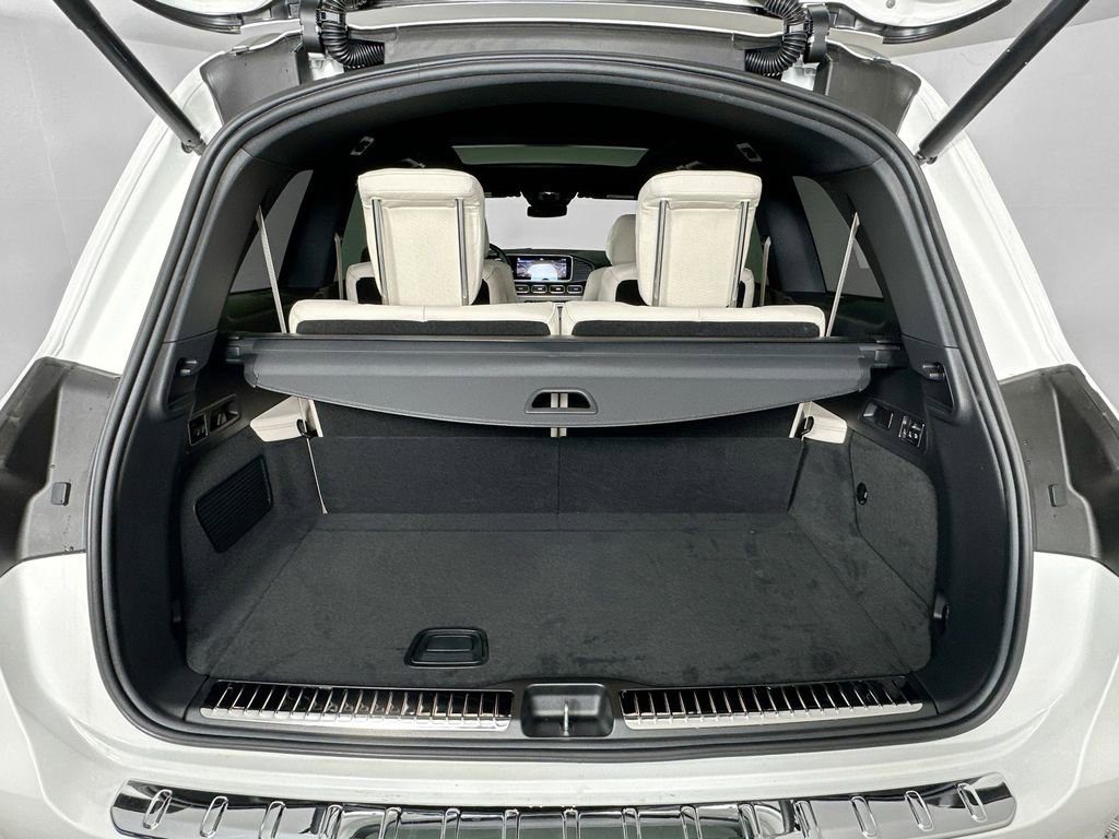 Used 2025 Mercedes-Benz GLS 580 4MATIC image 28