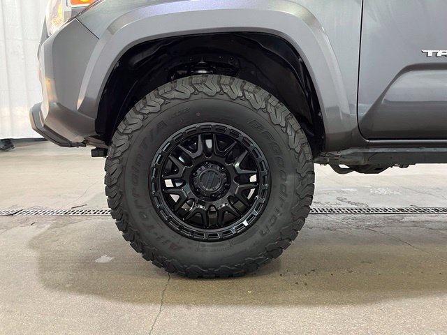 Used 2022 Toyota Tacoma SR5 w/ Technology Package AWD/4WD image 24