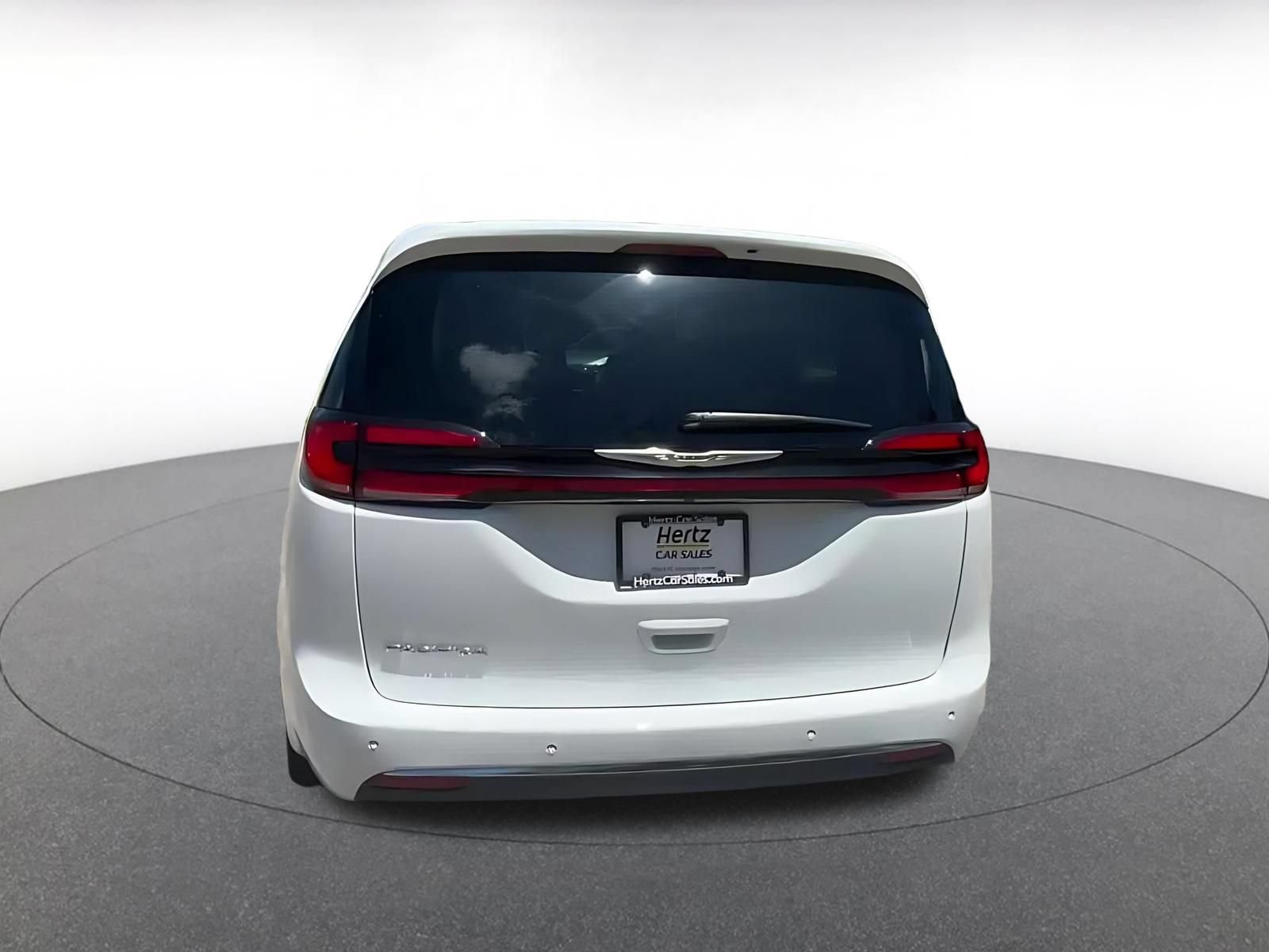 Used 2024 Chrysler Pacifica Touring-L FWD image 13