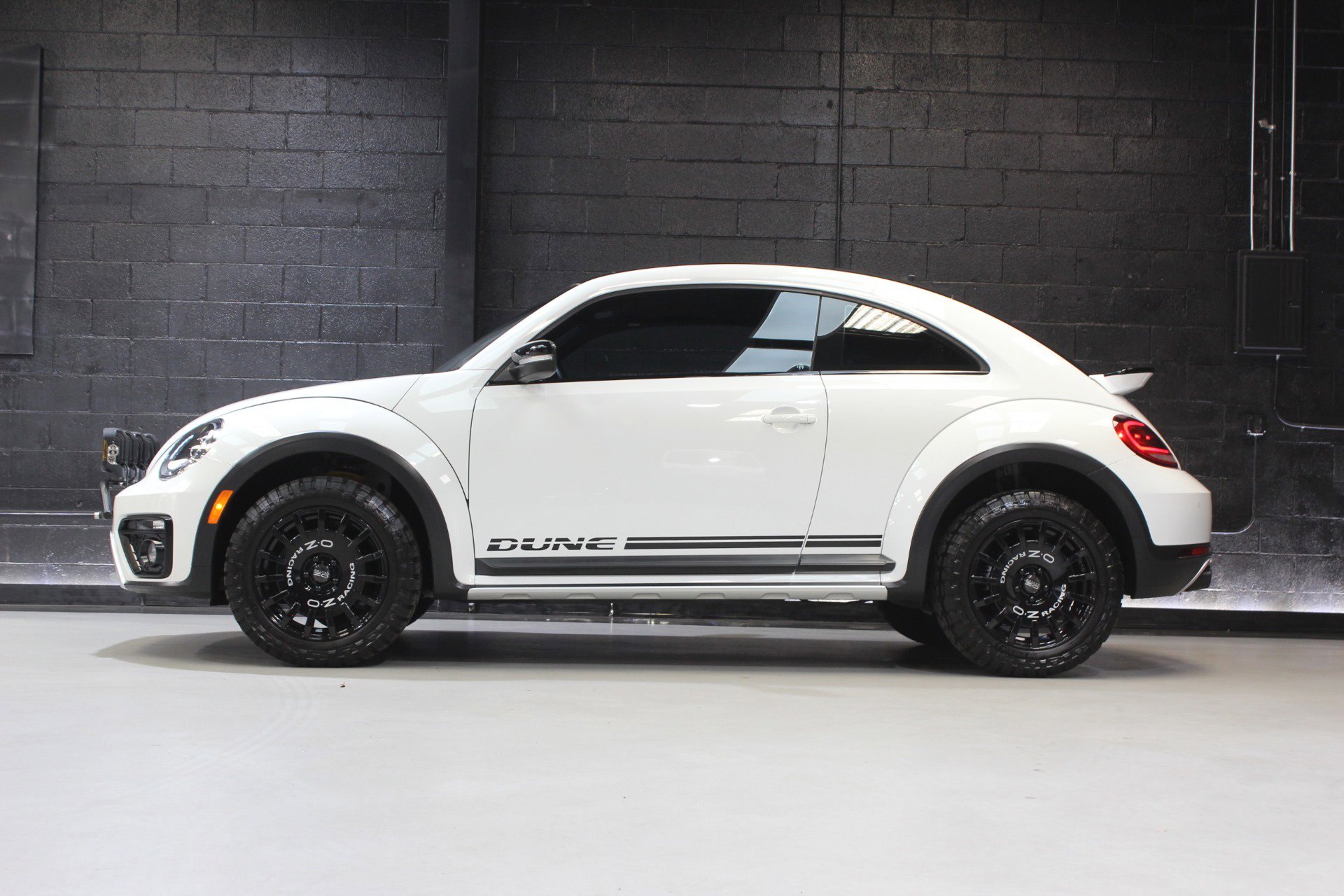 Used 2017 Volkswagen Beetle 1.8T Dune w/ Dune Technology Package FWD image 3